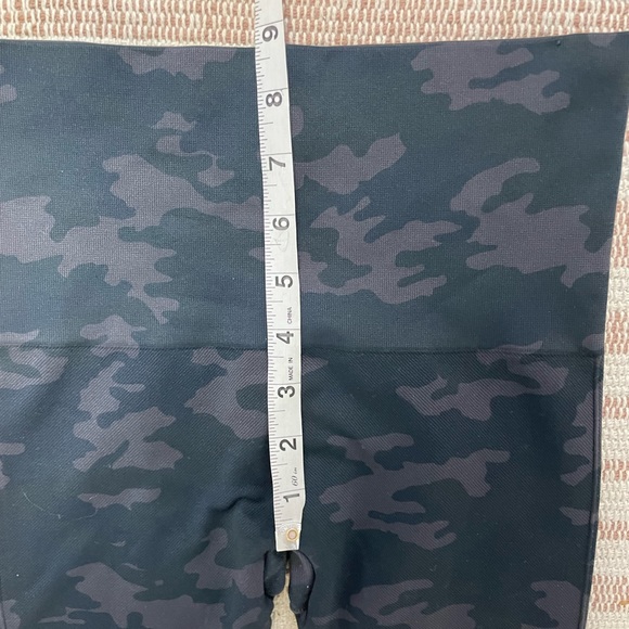 | SPANX | Look at Me Now Seamless Leggings. - Picture 15 of 16